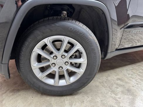 Used 2022 Jeep Grand Cherokee Laredo X image 28