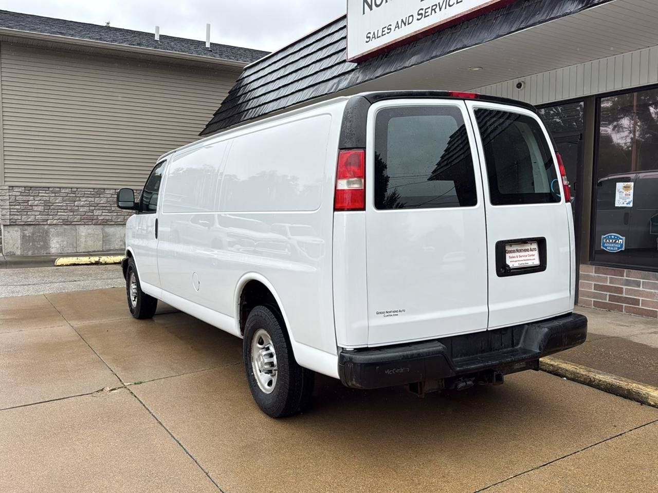 Used 2019 Chevrolet Express 3500 Extended w/ Driver Convenience Package RWD image 5