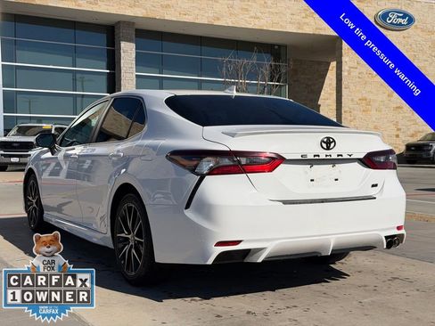 Used 2024 Toyota Camry SE image 10