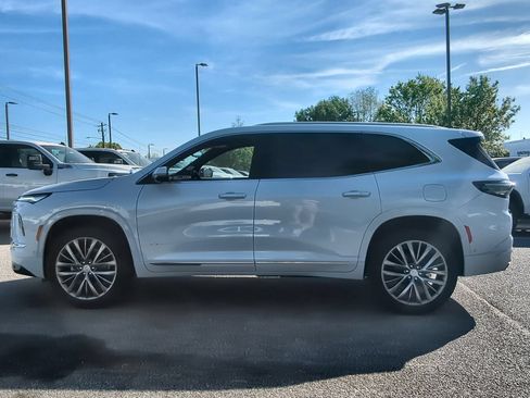 New 2026 Buick Enclave Avenir w/ Super Cruise Package FWD image 5