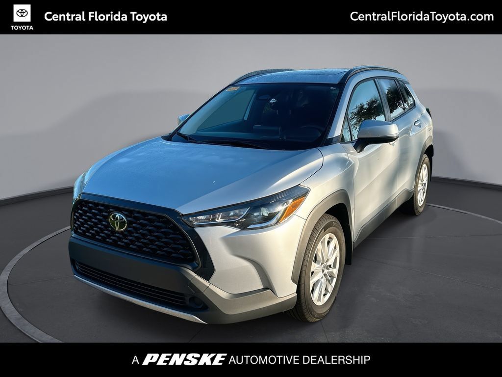Used 2024 Toyota Corolla Cross LE w/ Moonroof Package FWD image 1