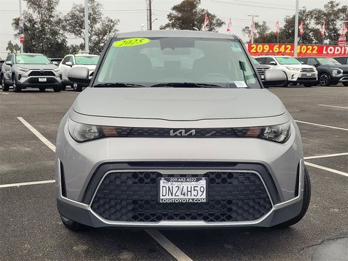 Used 2025 Kia Soul LX image 2