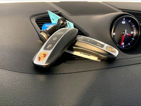 Used 2021 Porsche Cayenne S image 21