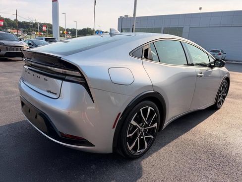 Used 2024 Toyota Prius Prime FWD image 4