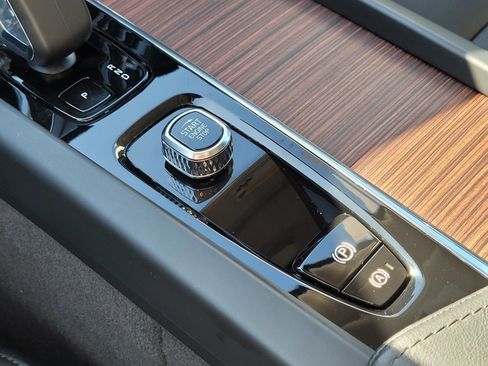 Certified 2025 Volvo V60 B5 Cross Country Plus image 25