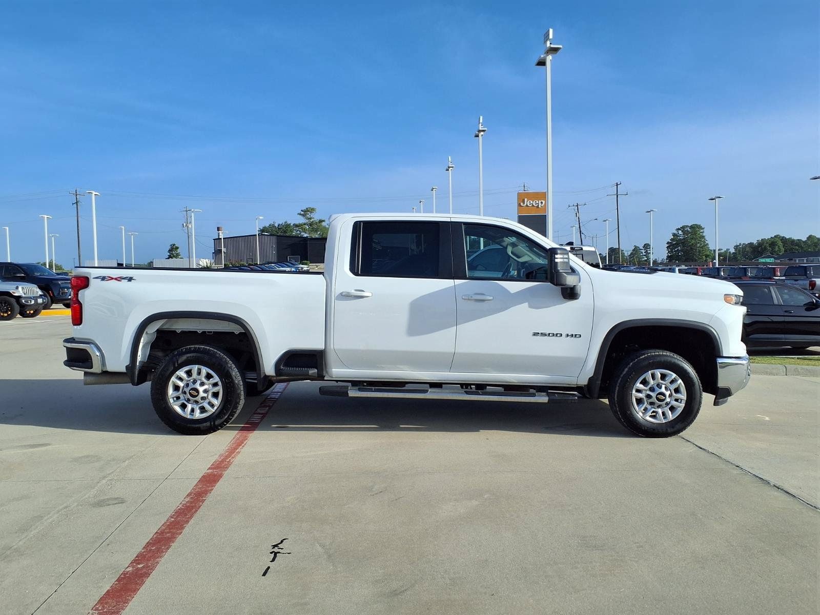 Used 2025 Chevrolet Silverado 2500 LT w/ Convenience Package AWD/4WD image 5