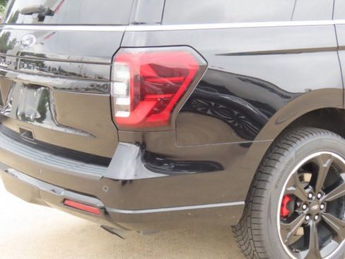 Used 2023 Ford Expedition Limited AWD/4WD image 10