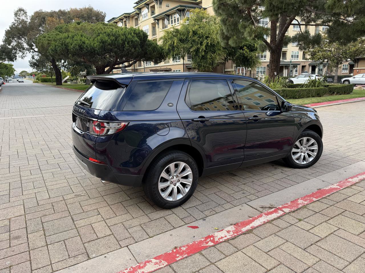 Used 2016 Land Rover Discovery Sport SE AWD/4WD image 11