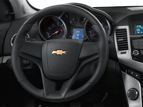 Used 2014 Chevrolet Cruze LT FWD image 4