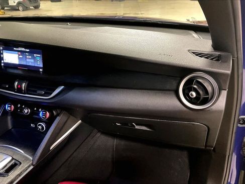 Used 2022 Alfa Romeo Stelvio Sprint image 17