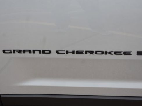 New 2026 Jeep Grand Cherokee L 4WD image 11