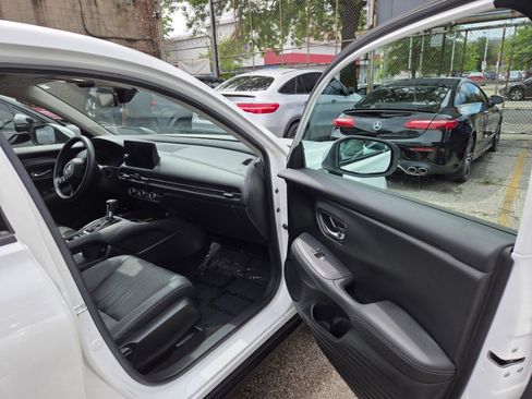Used 2023 Honda HR-V EX-L image 9