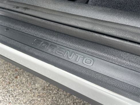 Used 2020 Kia Sorento EX image 34