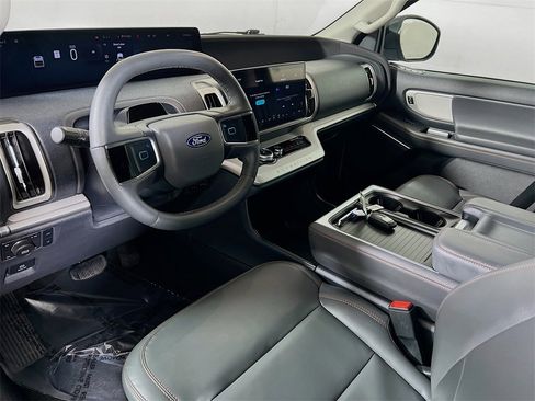 Used 2025 Ford Expedition Max Active image 10