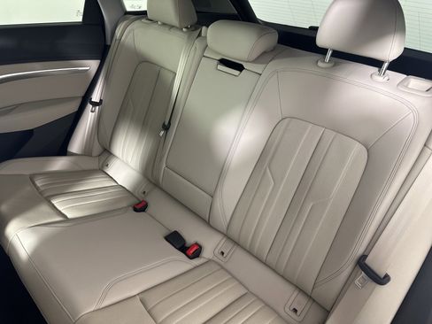 Used 2021 Audi e-tron Premium Plus w/ Premium Plus Package image 12