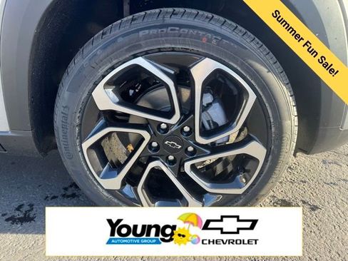 New 2026 Chevrolet Trax RS w/ Sunroof Package FWD image 9
