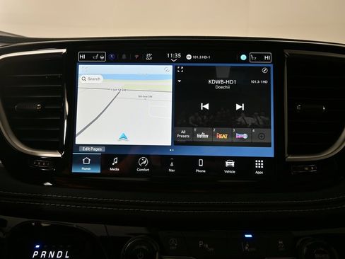 New 2026 Chrysler Pacifica Limited image 28