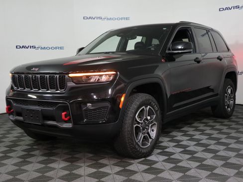 Certified 2022 Jeep Grand Cherokee Trailhawk image 12