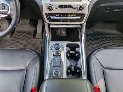Used 2023 Ford Explorer XLT w/ Equipment Group 202A AWD/4WD image 22