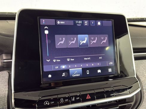 Used 2025 Jeep Compass Latitude image 30