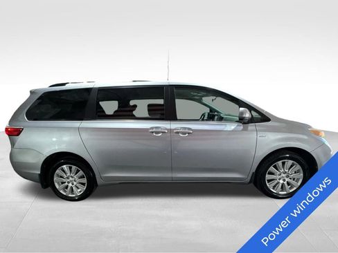 Used 2017 Toyota Sienna LE AWD/4WD image 4