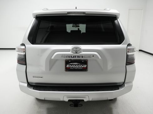 Used 2016 Toyota 4Runner SR5 image 5