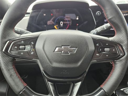Used 2025 Chevrolet Trax RS image 26