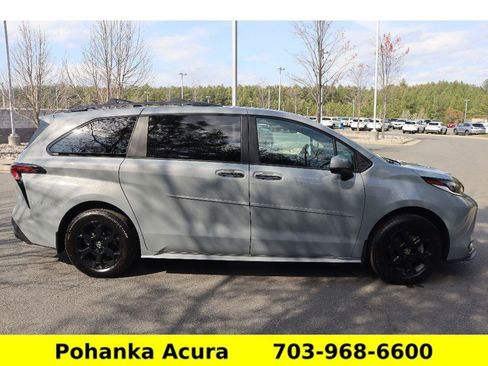 Used 2025 Toyota Sienna XLE Woodland Edition image 8