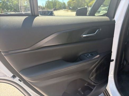 Used 2024 Jeep Grand Cherokee Laredo X image 24