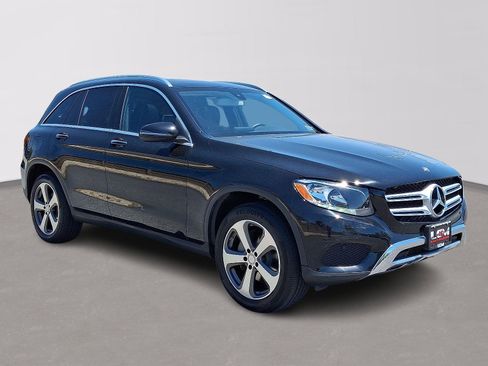 Used 2016 Mercedes-Benz GLC 300 4MATIC image 3