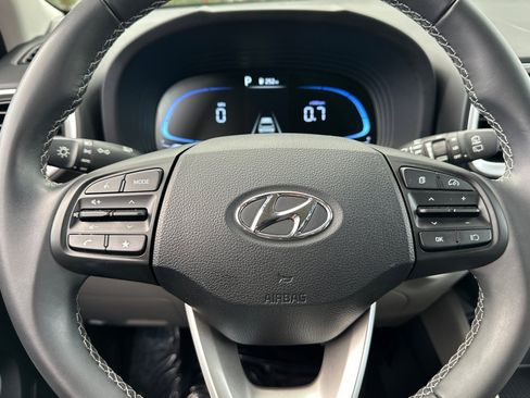 Used 2024 Hyundai Venue SEL image 26