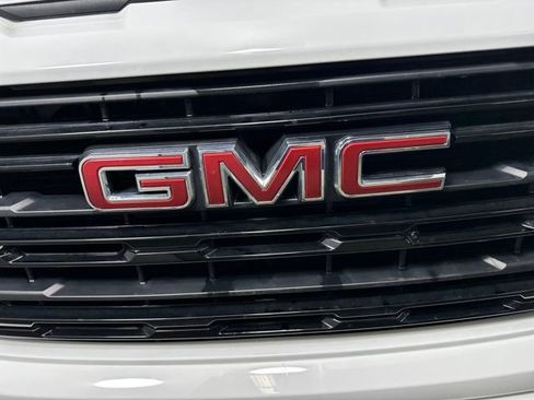 New 2025 GMC Sierra 1500 Elevation image 9