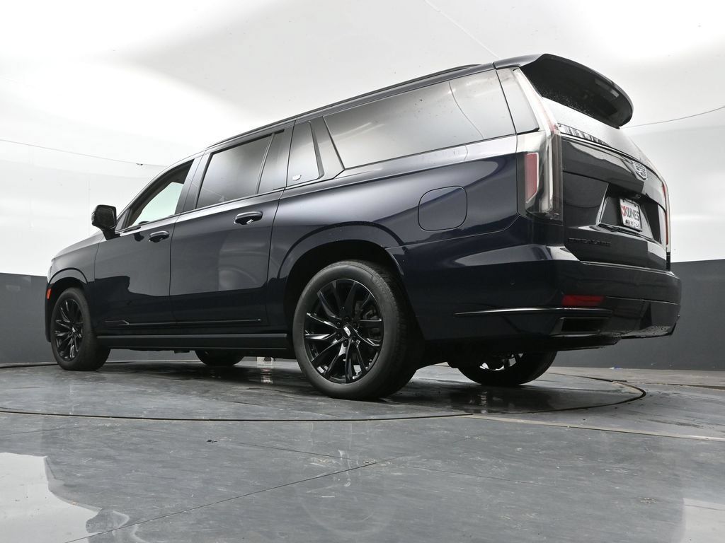Used 2023 Cadillac Escalade ESV Sport Platinum w/ LPO, ONYX Package AWD/4WD image 48