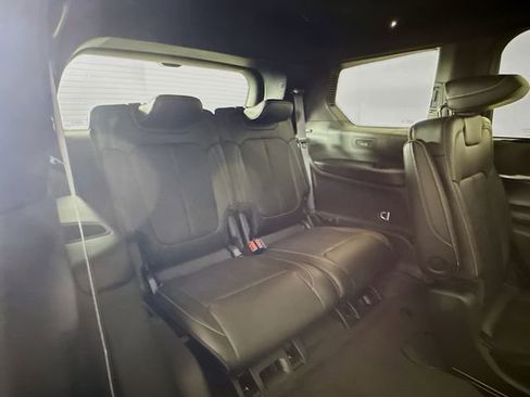 New 2025 Jeep Grand Cherokee L Limited w/ Luxury Tech Group II image 28