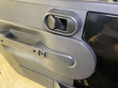 Used 2007 Jeep Wrangler Unlimited Sahara AWD/4WD image 30