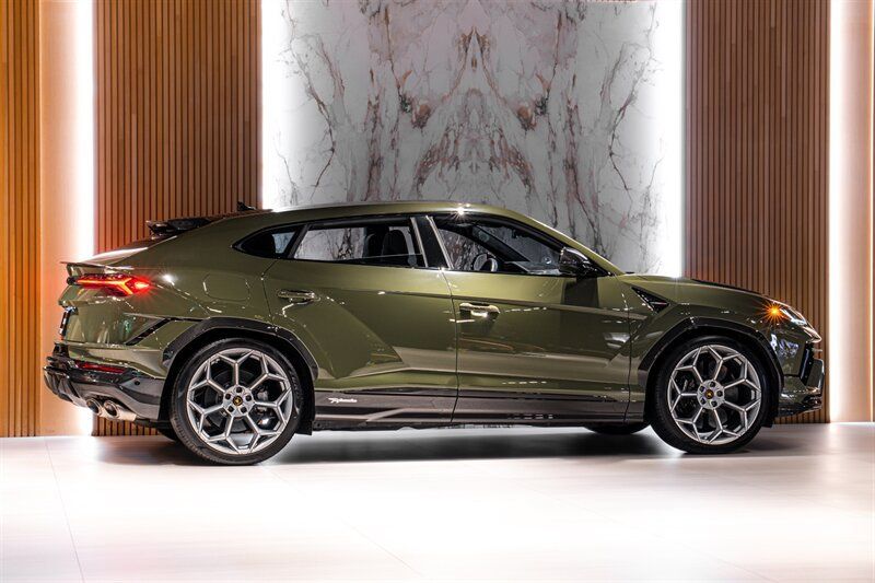 Used 2023 Lamborghini Urus Performante AWD/4WD image 4