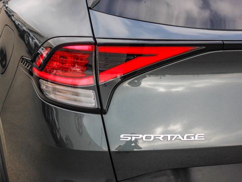 Used 2024 Kia Sportage LX image 9