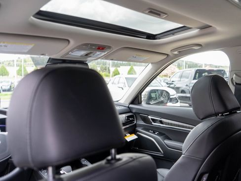 Used 2025 Kia Telluride EX image 14