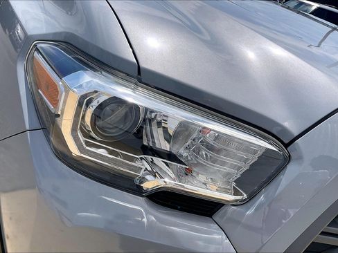 Used 2021 Toyota Tacoma TRD Off-Road AWD/4WD image 32
