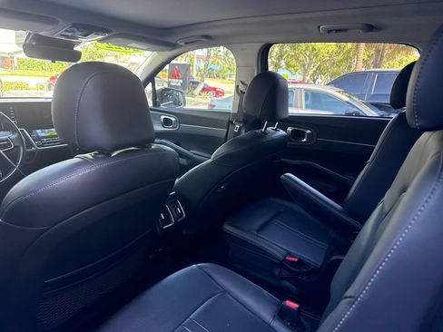 Used 2022 Kia Sorento EX w/ Panoramic Sunroof Package FWD image 13