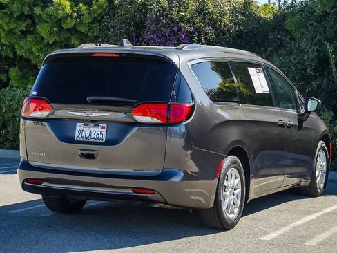 Used 2020 Chrysler Voyager Lxi image 4