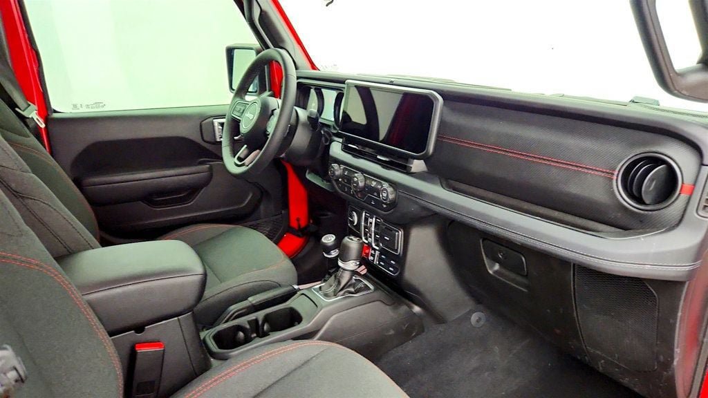 Used 2026 Jeep Wrangler Unlimited Rubicon AWD/4WD image 24