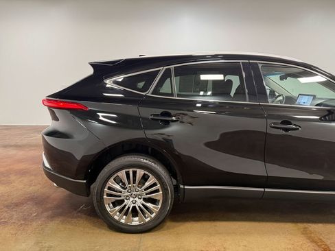 Used 2023 Toyota Venza XLE AWD/4WD image 33
