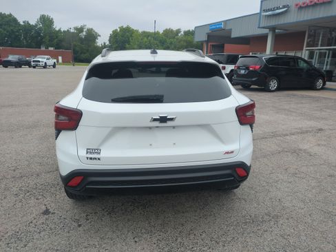 Used 2024 Chevrolet Trax RS FWD image 3