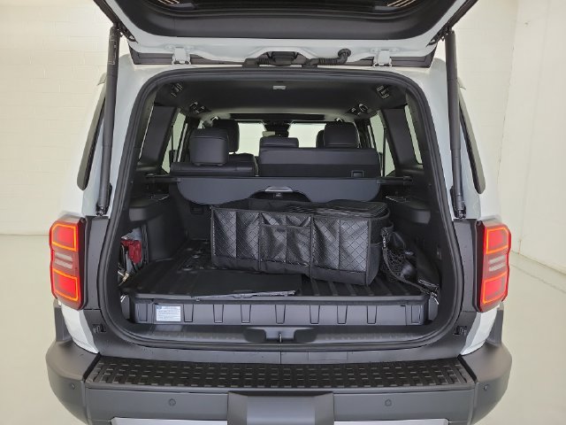 Used 2027 Toyota Land Cruiser AWD/4WD image 11