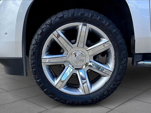 Used 2017 Cadillac Escalade Premium Luxury image 8