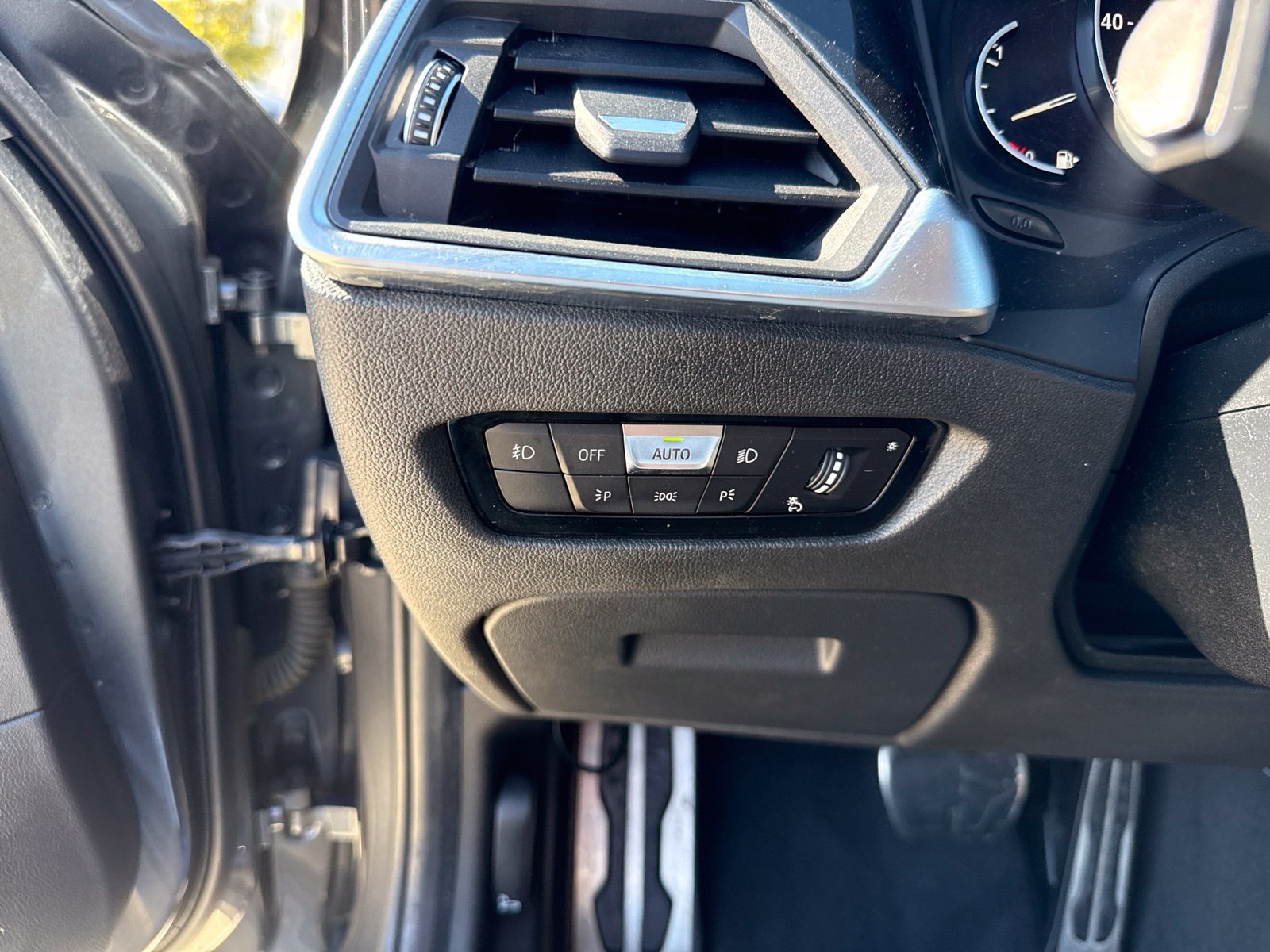 Used 2020 BMW 330i Sedan w/ M Sport Package RWD image 10
