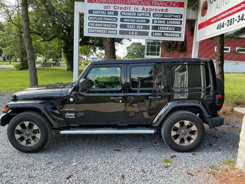 Used 2018 Jeep Wrangler Unlimited Sahara w/ Dual Top Group AWD/4WD image 8