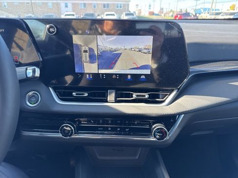 New 2025 Chevrolet Equinox LT w/ Safety and Technology Package image 18