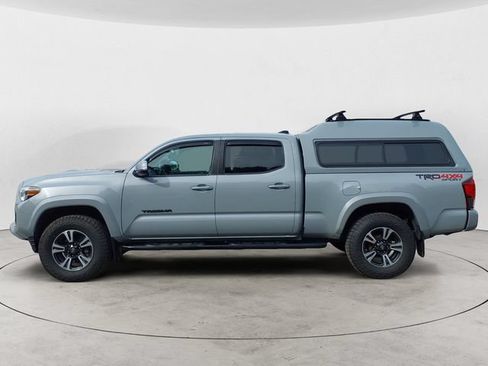 Used 2018 Toyota Tacoma TRD Sport w/ Technology Package AWD/4WD image 8